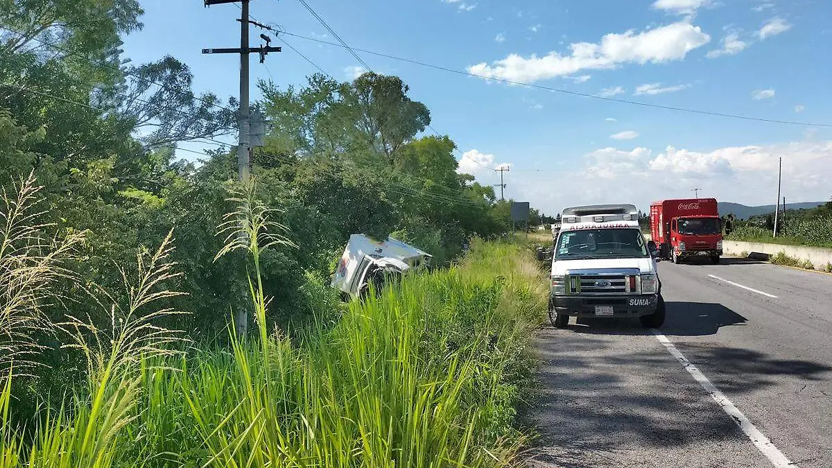 volcadura de camion en carretera federal izucar